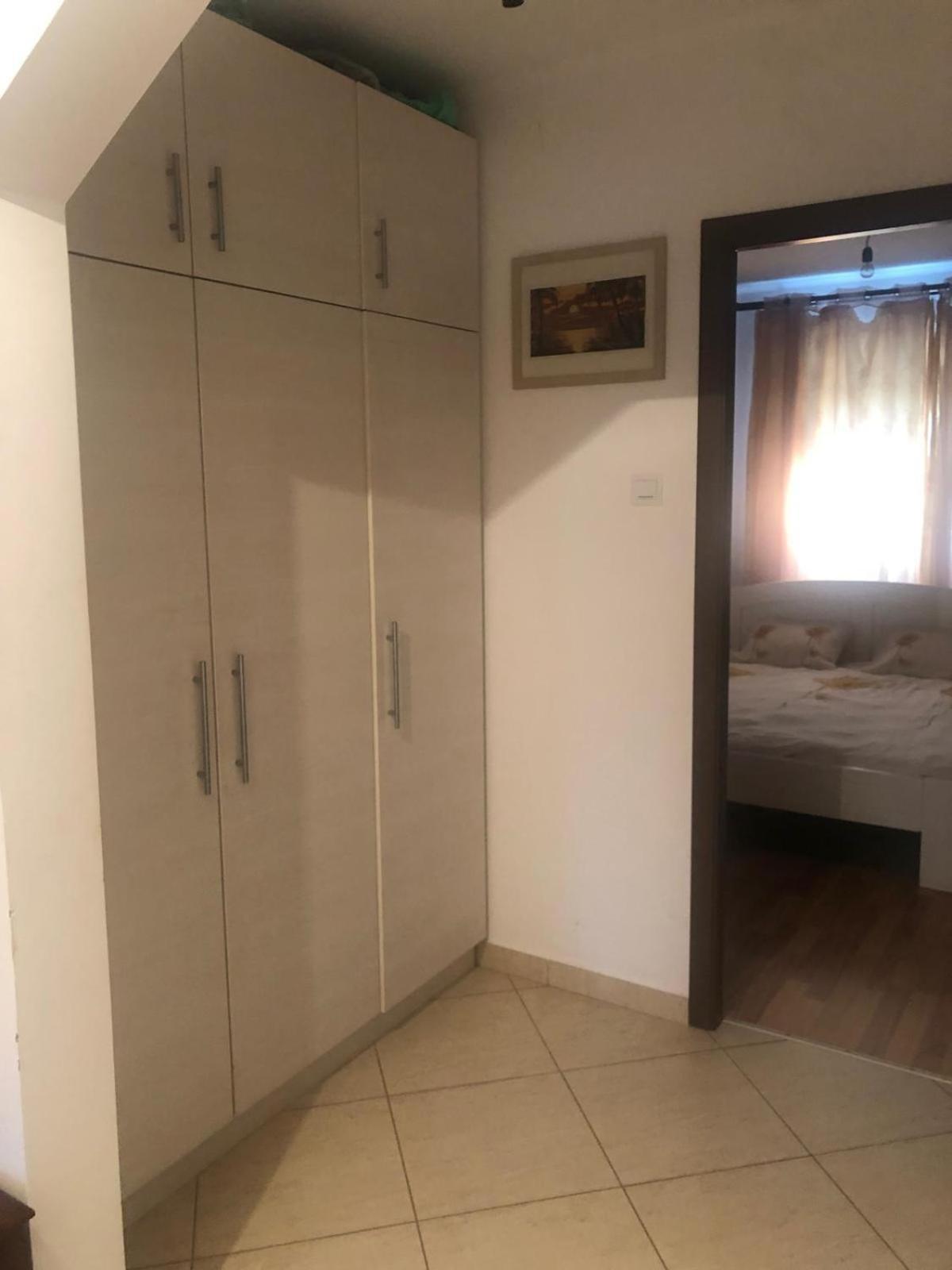 Apartament Cu 3 Camere La Poala Muntilor Fagaras 维多利亚 外观 照片