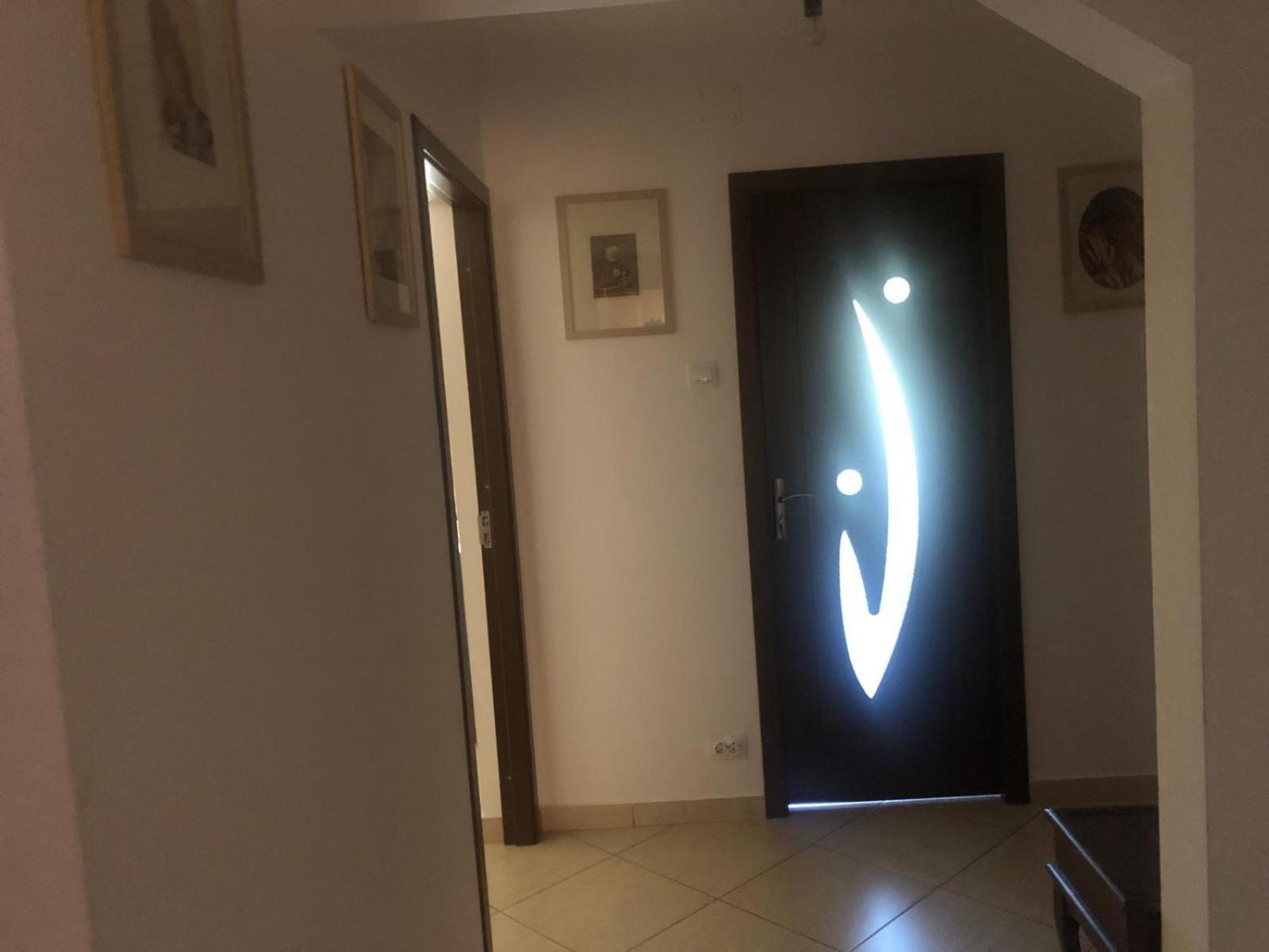 Apartament Cu 3 Camere La Poala Muntilor Fagaras 维多利亚 外观 照片